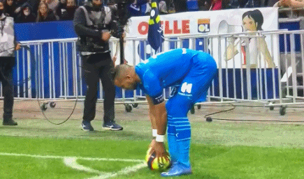 首节哑火随后迅速调整，里夫斯背靠背两战轰下80分