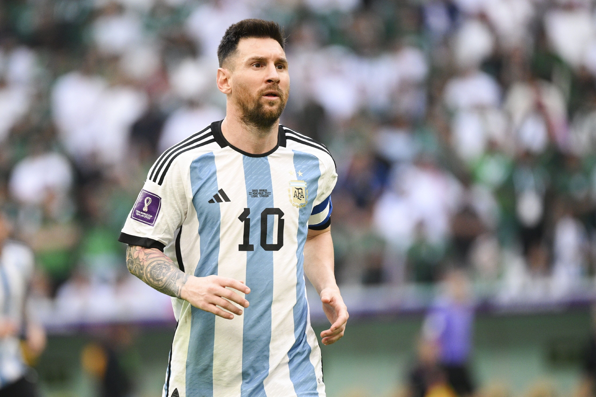 罗体：瓦尔迪家中被盗损失10万欧元财物，窃贼跟踪了他和家人（罗体：窃贼尾随瓦尔迪一家后入室盗窃，其家中损失约10万欧元财物）