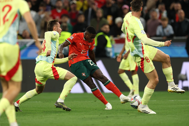 皇马队史第五次西甲主场有两人被罚下，上一次是20年前（皇马西甲主场两人被逐为队史第5次，距上次已过20年）