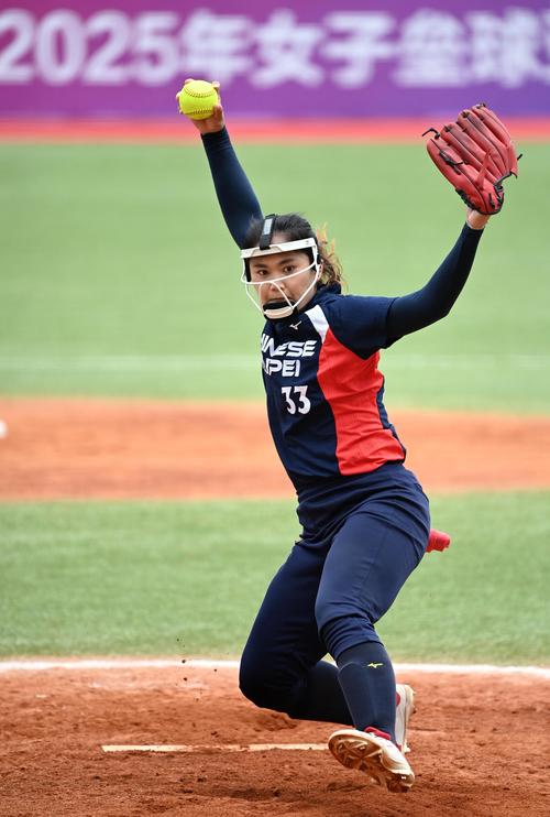 打破姆巴佩纪录，亚马尔是欧冠打入7球最年轻的球员（亚马尔超越姆巴佩，成为欧冠7球最年轻球员）