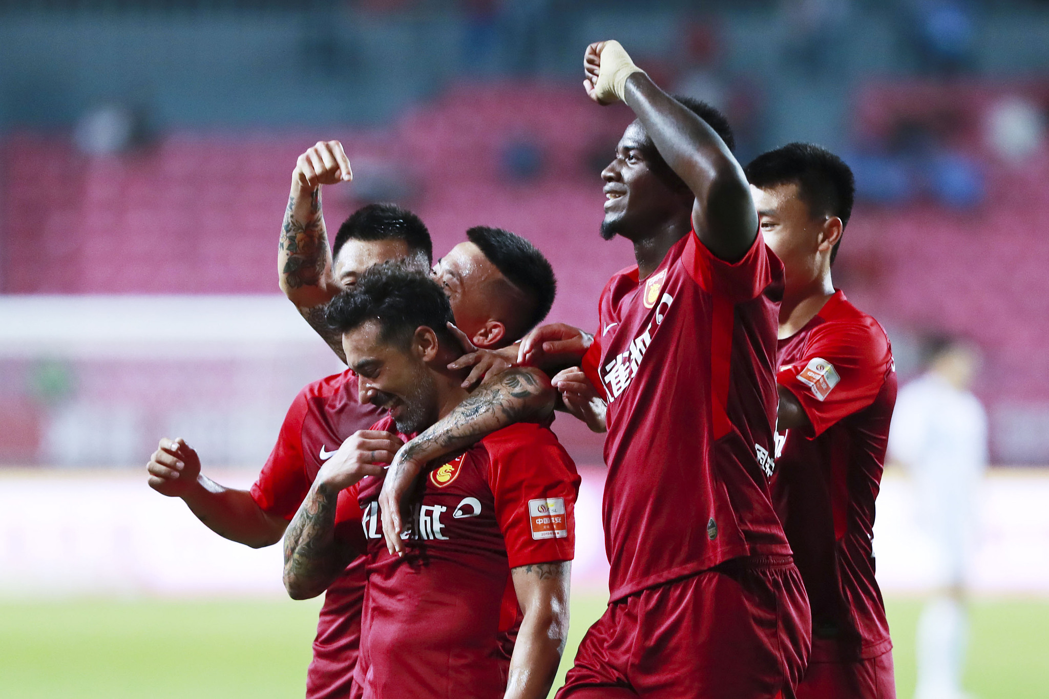 2025年成都混合团体世界杯，中国队卫冕夺冠，日本队以8-2战胜中国香港队，张本美和失一局。