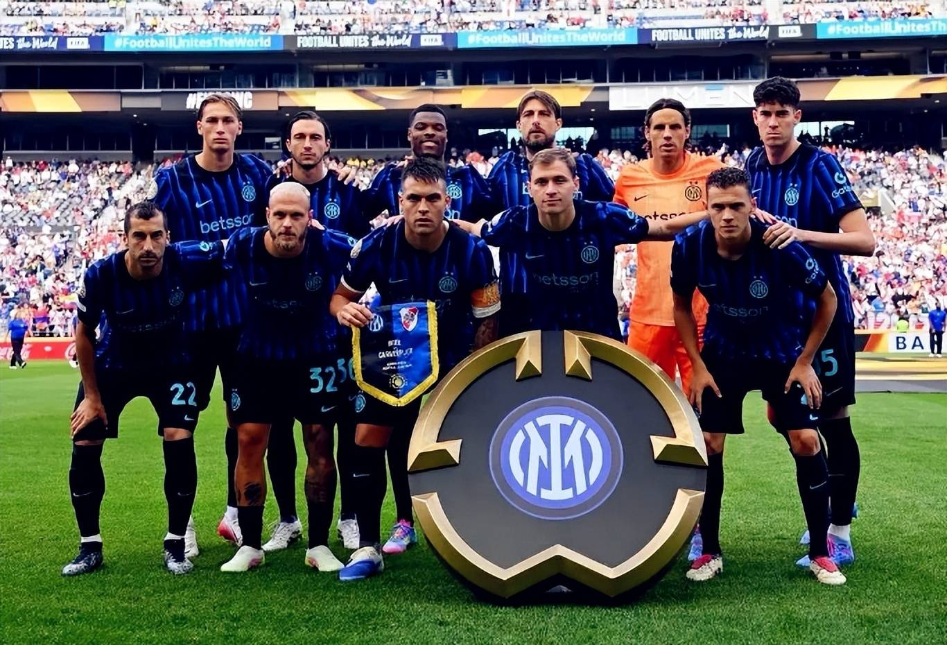 谌贻琴出席国家足球青训中心揭牌仪式（谌贻琴出席国家足球青训中心揭牌活动）