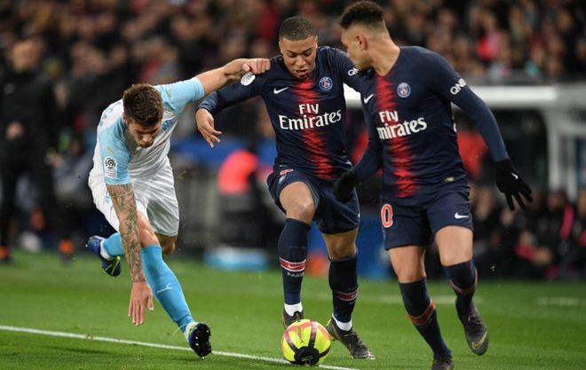 阿根廷强势晋级淘汰赛（阿根廷昂首闯入淘汰赛）