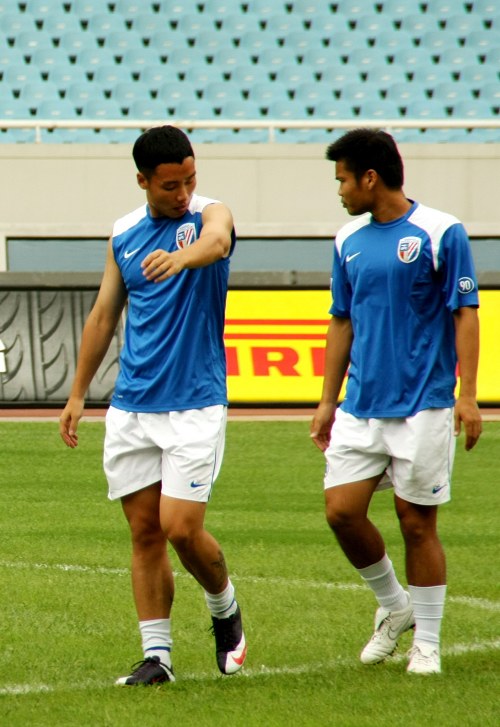 6场比赛狂砍230分！爱德华兹近6场场均命中5记三分