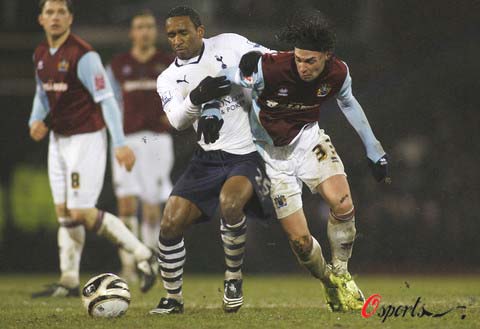 皇马客场3-0击败毕巴，维尼修斯表现低迷，全场仅射正1次，状态持续下滑。（皇马客场三球零封毕巴，维尼修斯表现黯淡仅1次射正，状态仍在下滑）