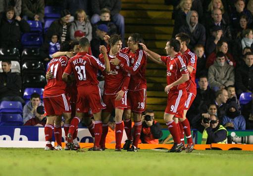 香港金牛连续2天击败CBA球队，将与上海争夺一个出线名额