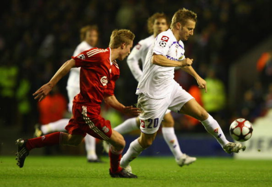 铁树开花，拜仁后卫约纳坦-塔斩获欧冠生涯首球（终结欧冠进球荒！拜仁后卫约纳坦-塔收获生涯首球）