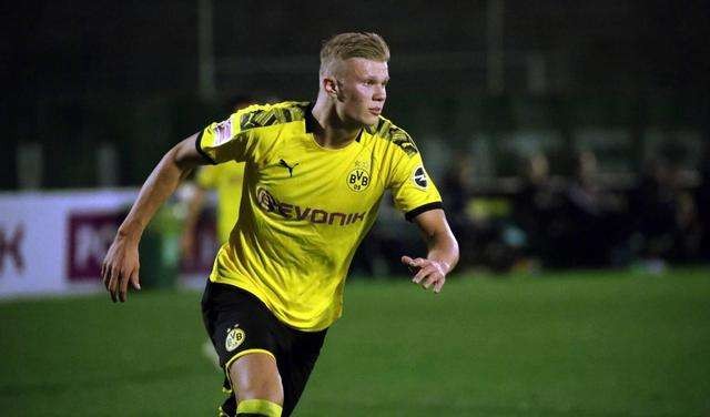 曼联第一季度总营收为1.403亿英镑，较去年同期有所下降（曼联第一季度营收1.403亿英镑，同比下降）