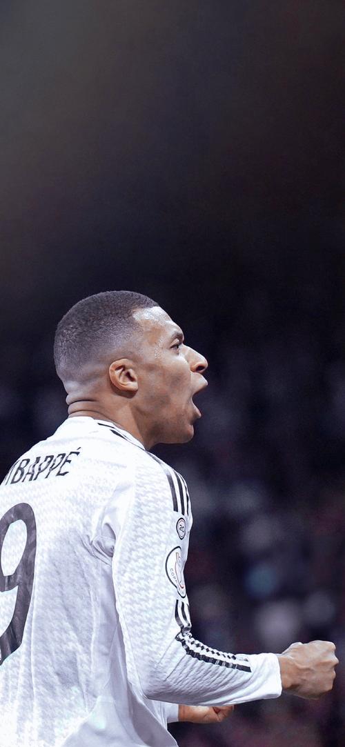 意媒：为避免球迷干扰，斯帕莱蒂决定尤文不在那不勒斯过夜（意媒：斯帕莱蒂为避球迷打扰，决定尤文不在那不勒斯过夜）